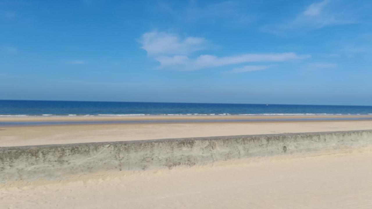 La Bourgandie Englesqueville-la-Percee Bagian luar foto