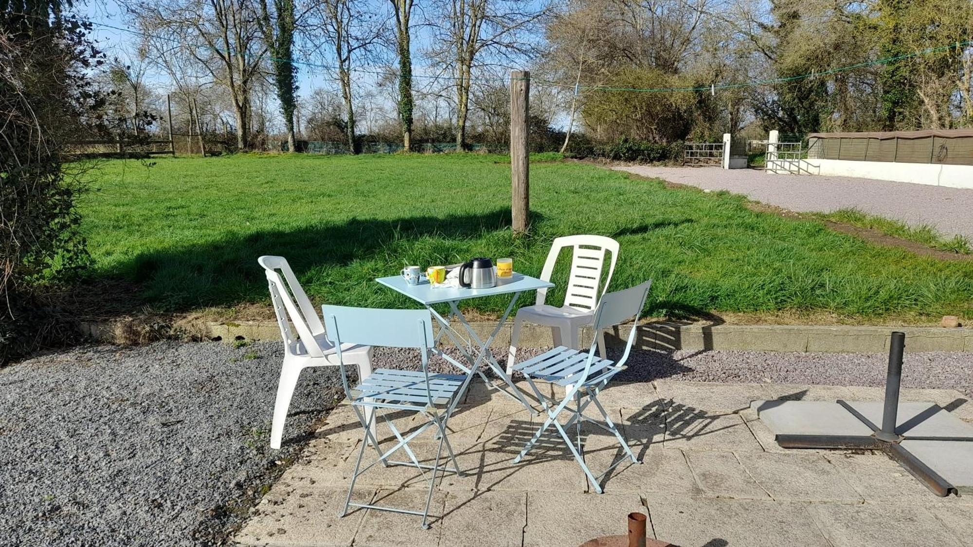 La Bourgandie Englesqueville-la-Percee Bagian luar foto